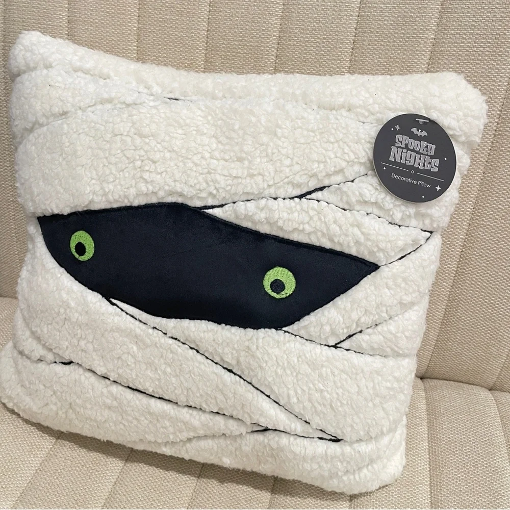 Spooky Nights Halloween Mummy‎ Sherpa Decorative Throw Pillow White Green Eyes